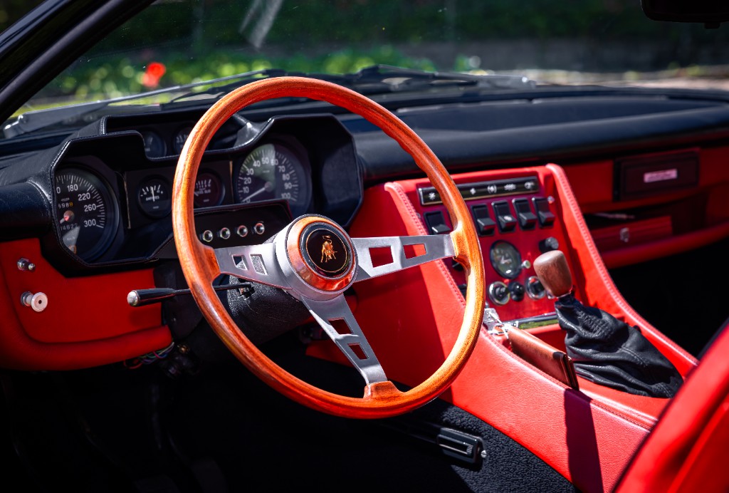 Galerie collection et restauration de voitures anciennes